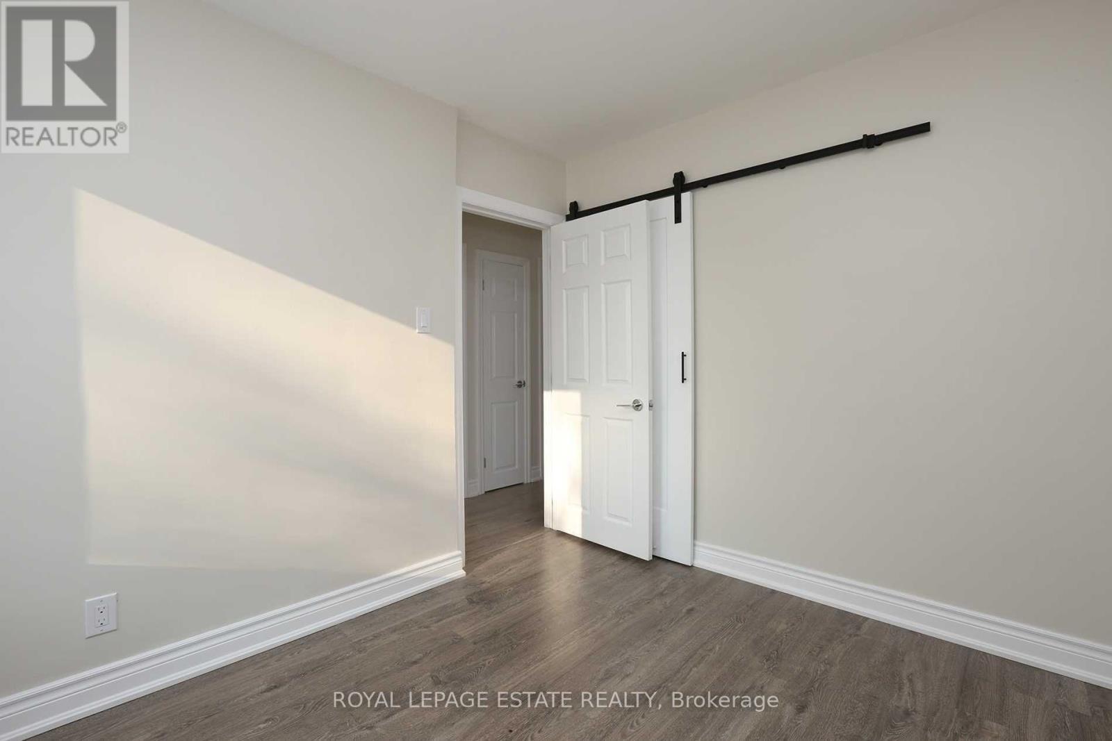 215 Oakridge Drive, Toronto, ON - Indoor Photo Showing Other Room