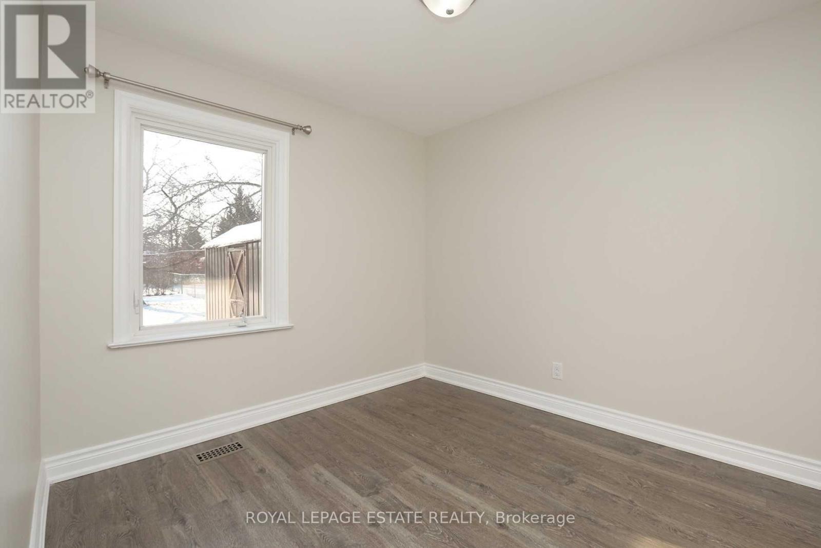215 Oakridge Drive, Toronto, ON - Indoor Photo Showing Other Room