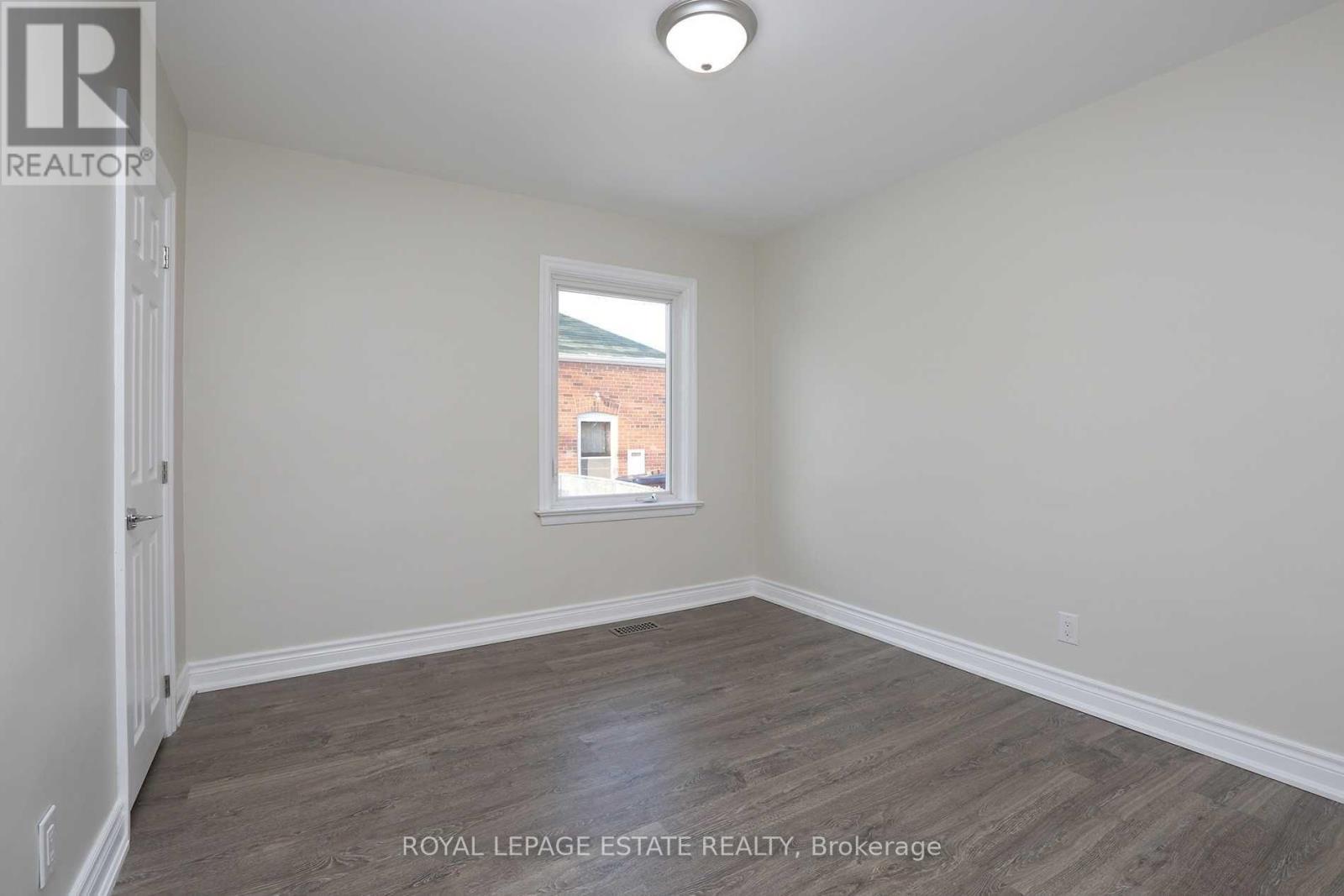 215 Oakridge Drive, Toronto, ON - Indoor Photo Showing Other Room