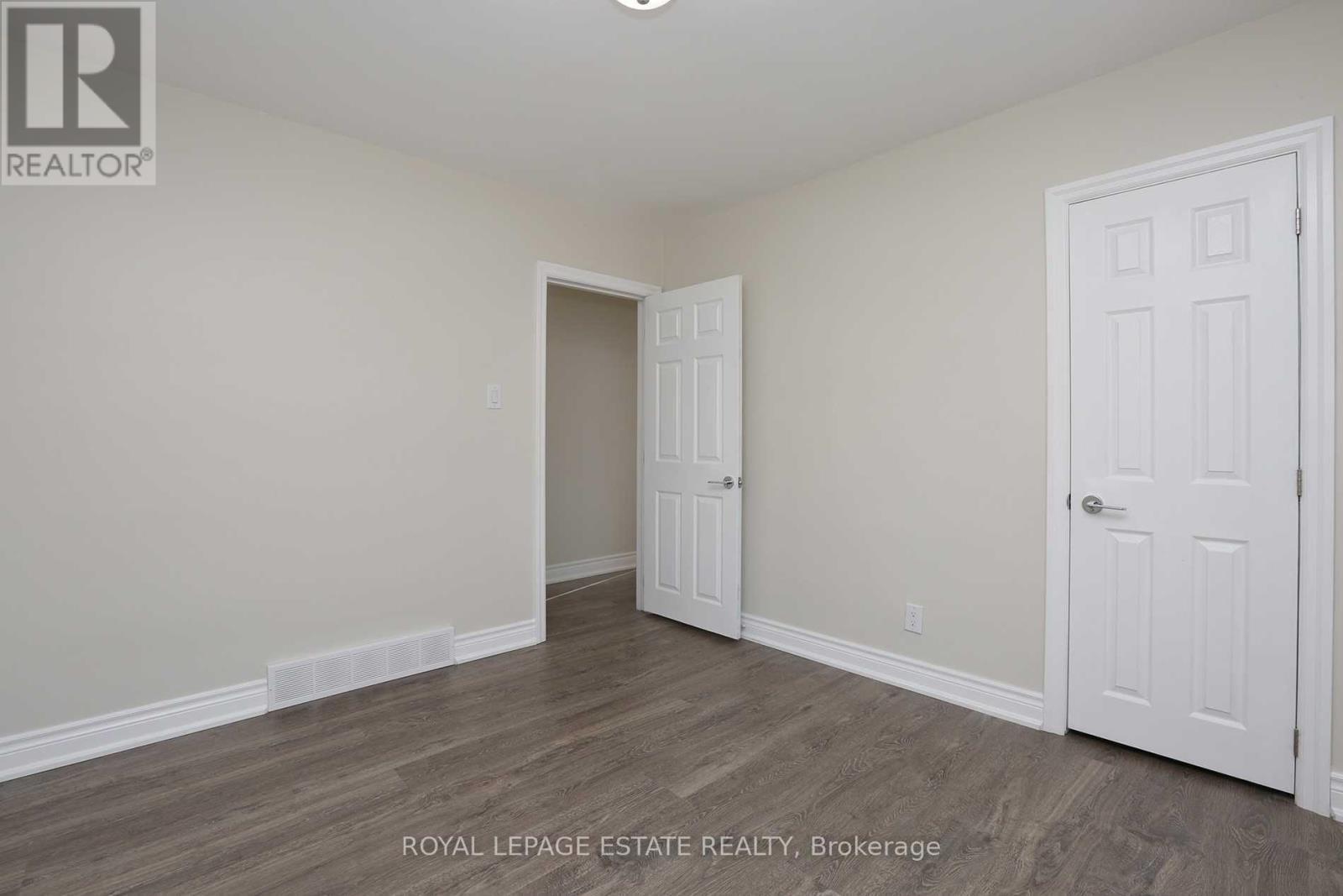 215 Oakridge Drive, Toronto, ON - Indoor Photo Showing Other Room