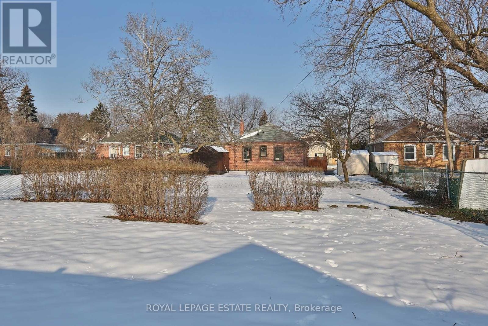 215 Oakridge Drive, Toronto, ON - Outdoor