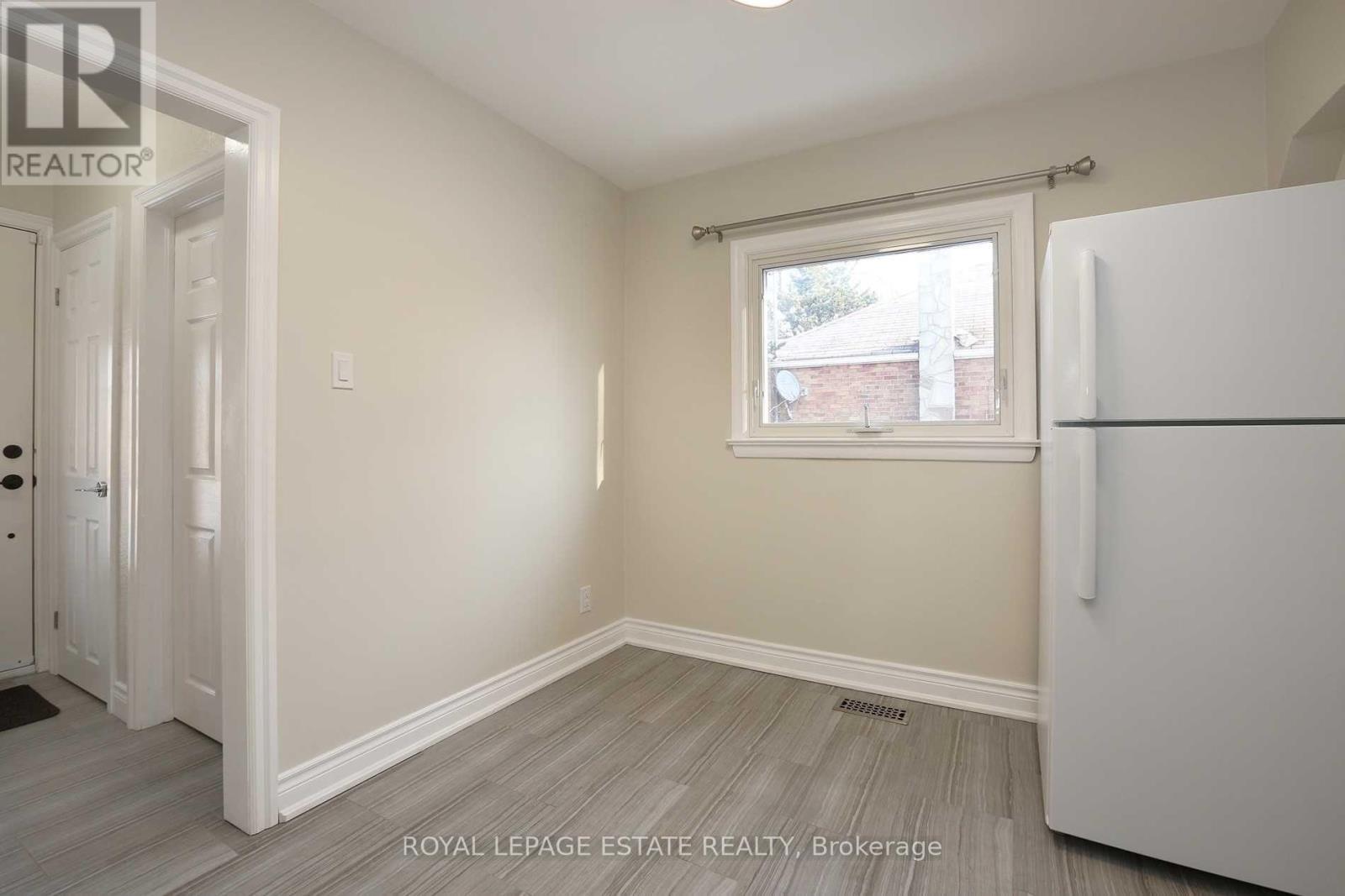 215 Oakridge Drive, Toronto, ON - Indoor Photo Showing Other Room