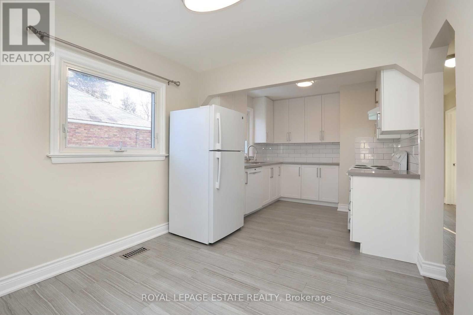 215 Oakridge Drive, Toronto, ON - Indoor Photo Showing Kitchen