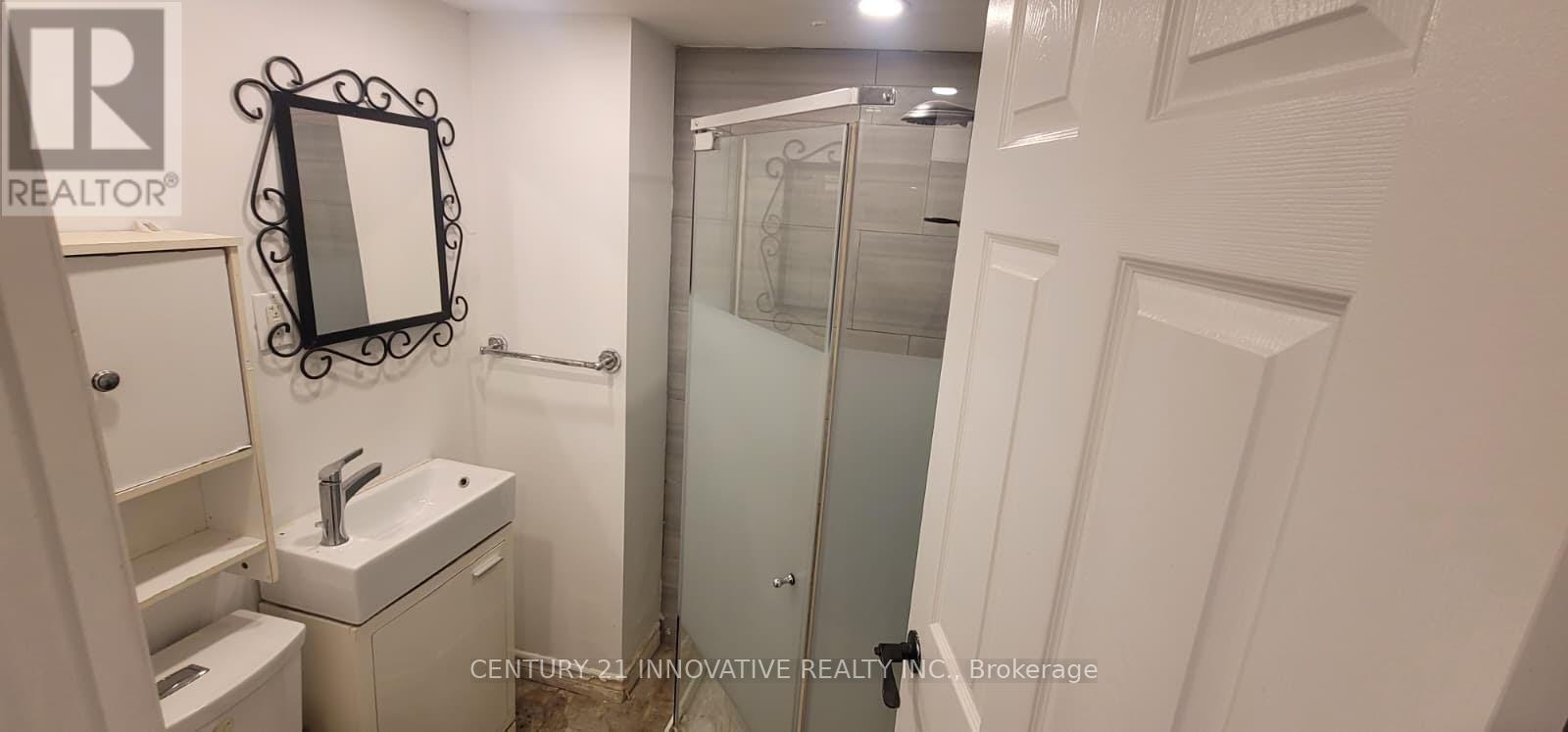 249 Highland Avenue, Oshawa, ON - Indoor Photo Showing Laundry Room