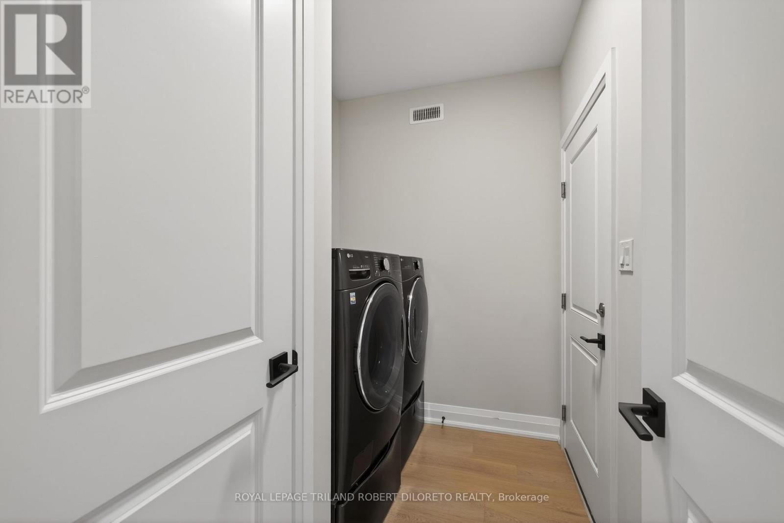 302 - 5 Wood Haven Drive, Tillsonburg, ON - Indoor Photo Showing Laundry Room