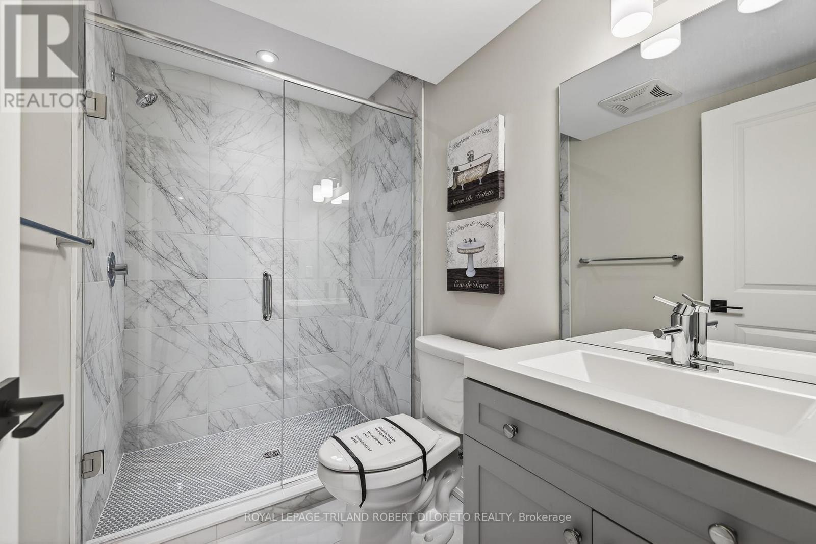 302 - 5 Wood Haven Drive, Tillsonburg, ON - Indoor Photo Showing Bathroom