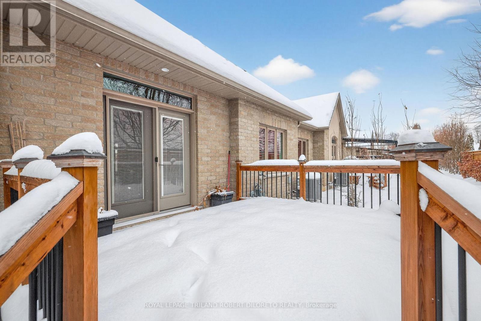 302 - 5 Wood Haven Drive, Tillsonburg, ON - Outdoor With Deck Patio Veranda
