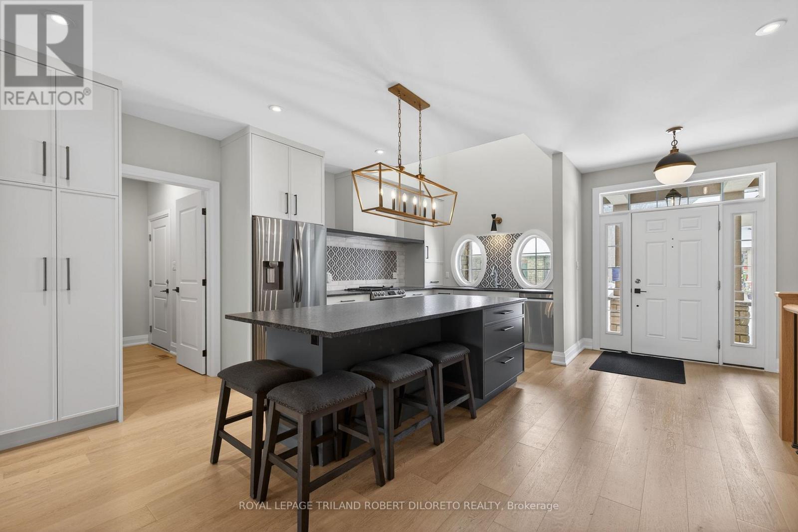 302 - 5 Wood Haven Drive, Tillsonburg, ON - Indoor Photo Showing Kitchen