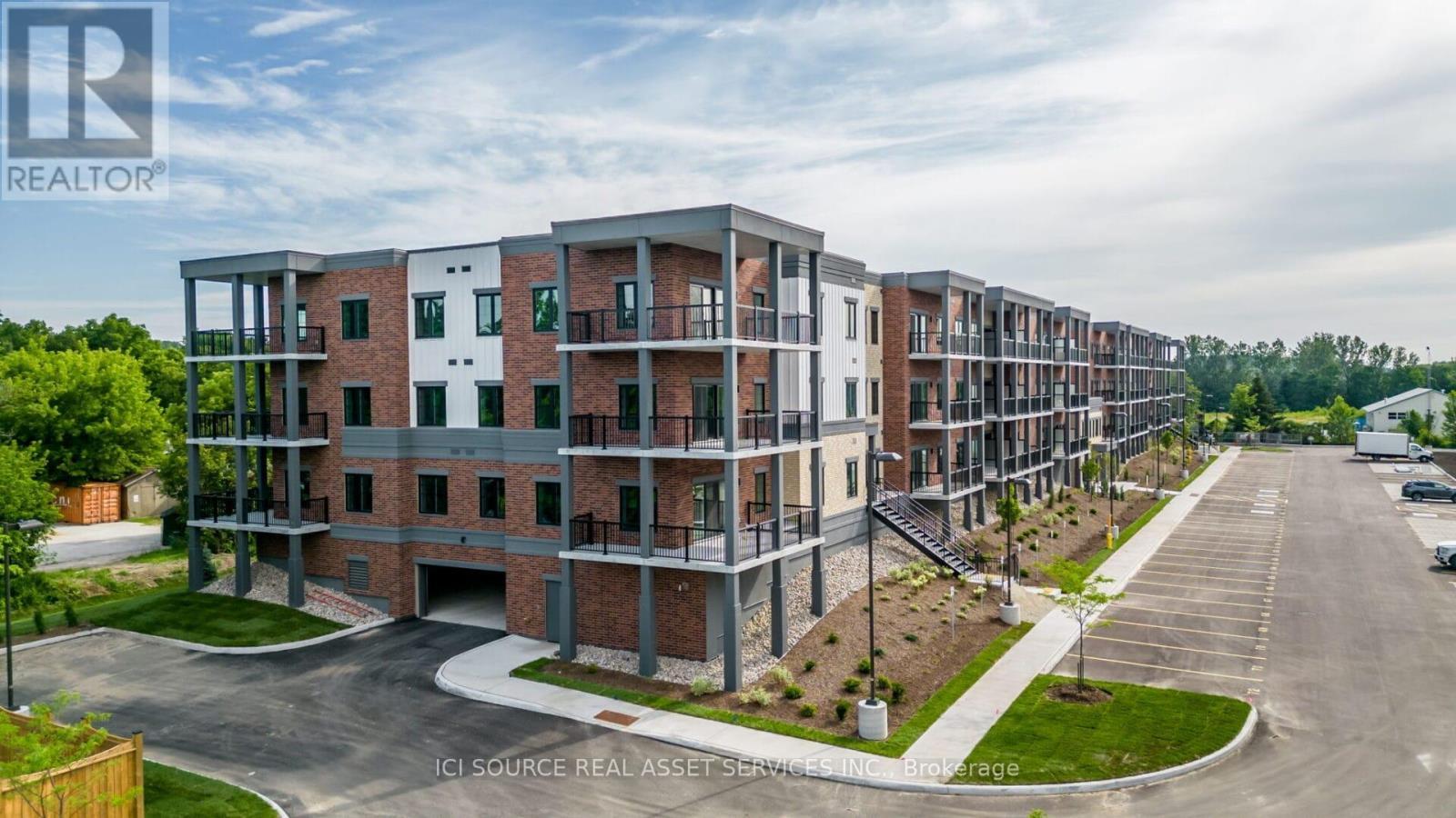 421 - 121 Mary Street, Clearview, ON - Outdoor With Balcony With Facade