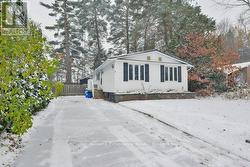 9 DUDLEY DRIVE Bracebridge (Macaulay), ON P1L 1K2