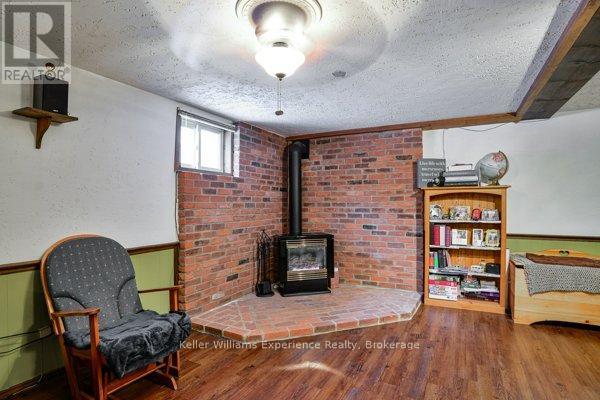 9 Dudley Drive, Bracebridge (Macaulay), ON - Indoor With Fireplace
