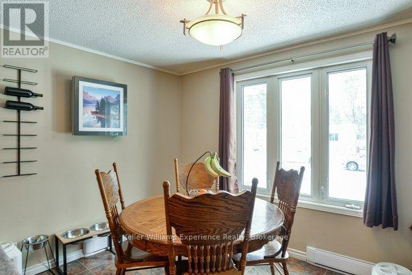 9 Dudley Drive, Bracebridge (Macaulay), ON - Indoor Photo Showing Dining Room