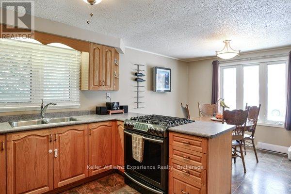 9 Dudley Drive, Bracebridge (Macaulay), ON - Indoor Photo Showing Kitchen With Double Sink