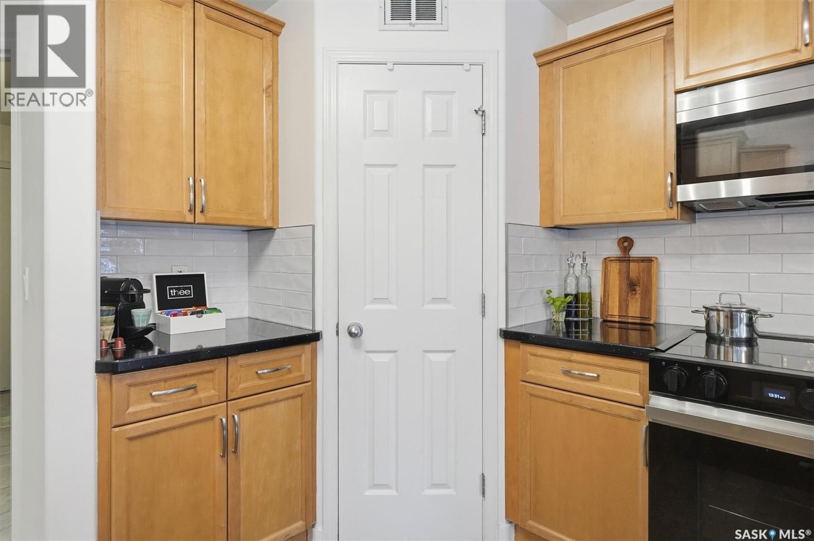323 Hettle Cove, Saskatoon, SK - Indoor Photo Showing Kitchen
