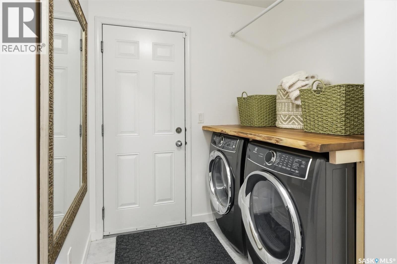323 Hettle Cove, Saskatoon, SK - Indoor Photo Showing Laundry Room