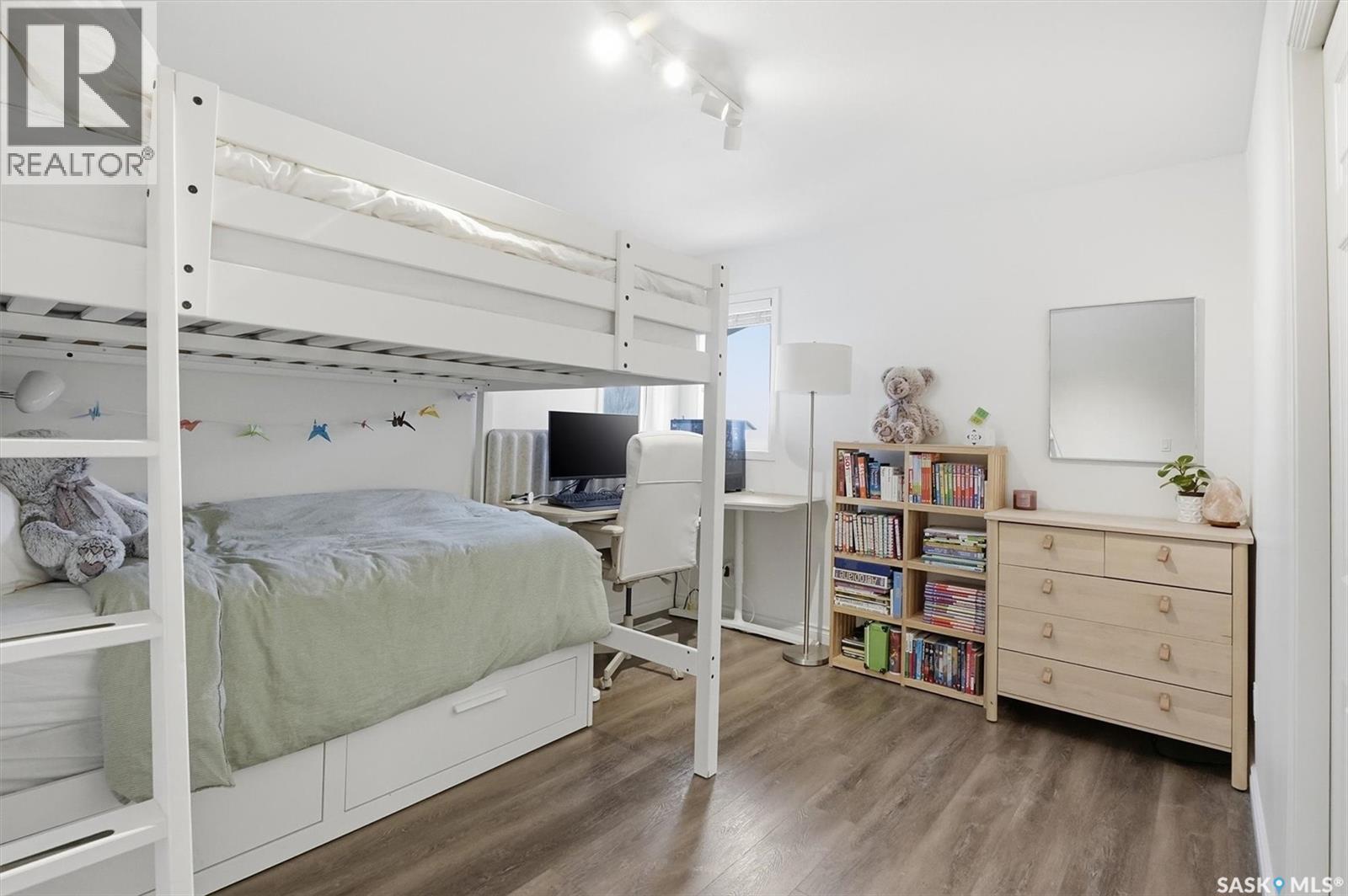 323 Hettle Cove, Saskatoon, SK - Indoor Photo Showing Bedroom