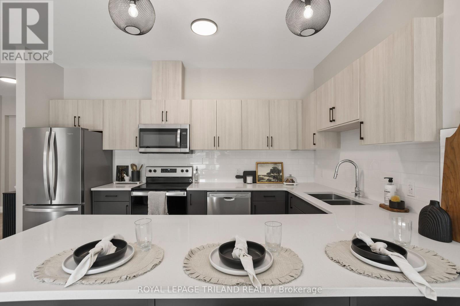 206 - 33318 Richmond Street, Lucan Biddulph (Lucan), ON