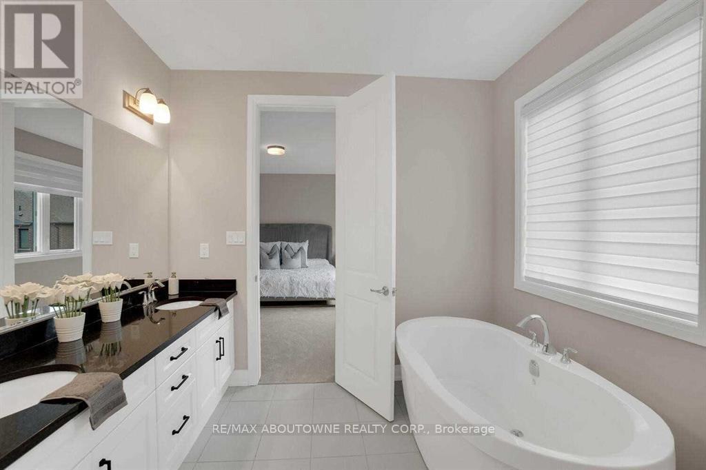 1503 Varelas Passage, Oakville, ON - Indoor Photo Showing Bathroom