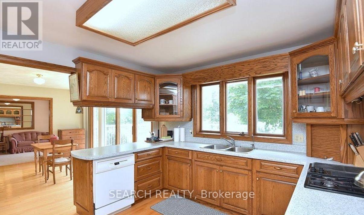 5536 Hwy #3, Haldimand, ON - Indoor Photo Showing Kitchen With Double Sink