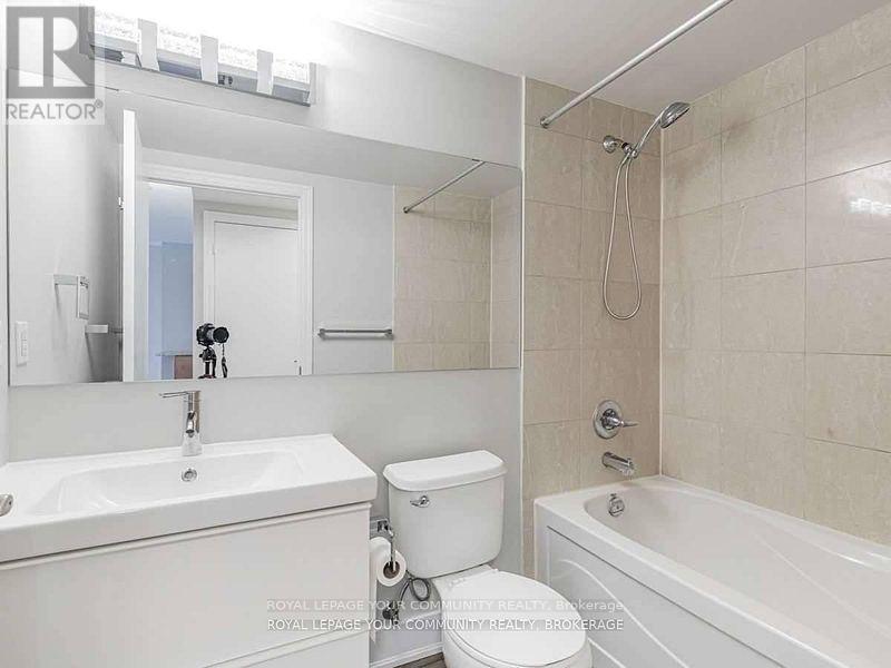 1101 - 8 Scollard Street, Toronto, ON - Indoor Photo Showing Bathroom