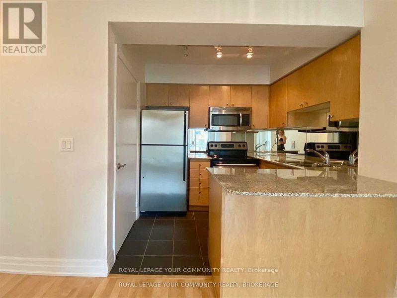1101 - 8 Scollard Street, Toronto, ON - Indoor Photo Showing Kitchen