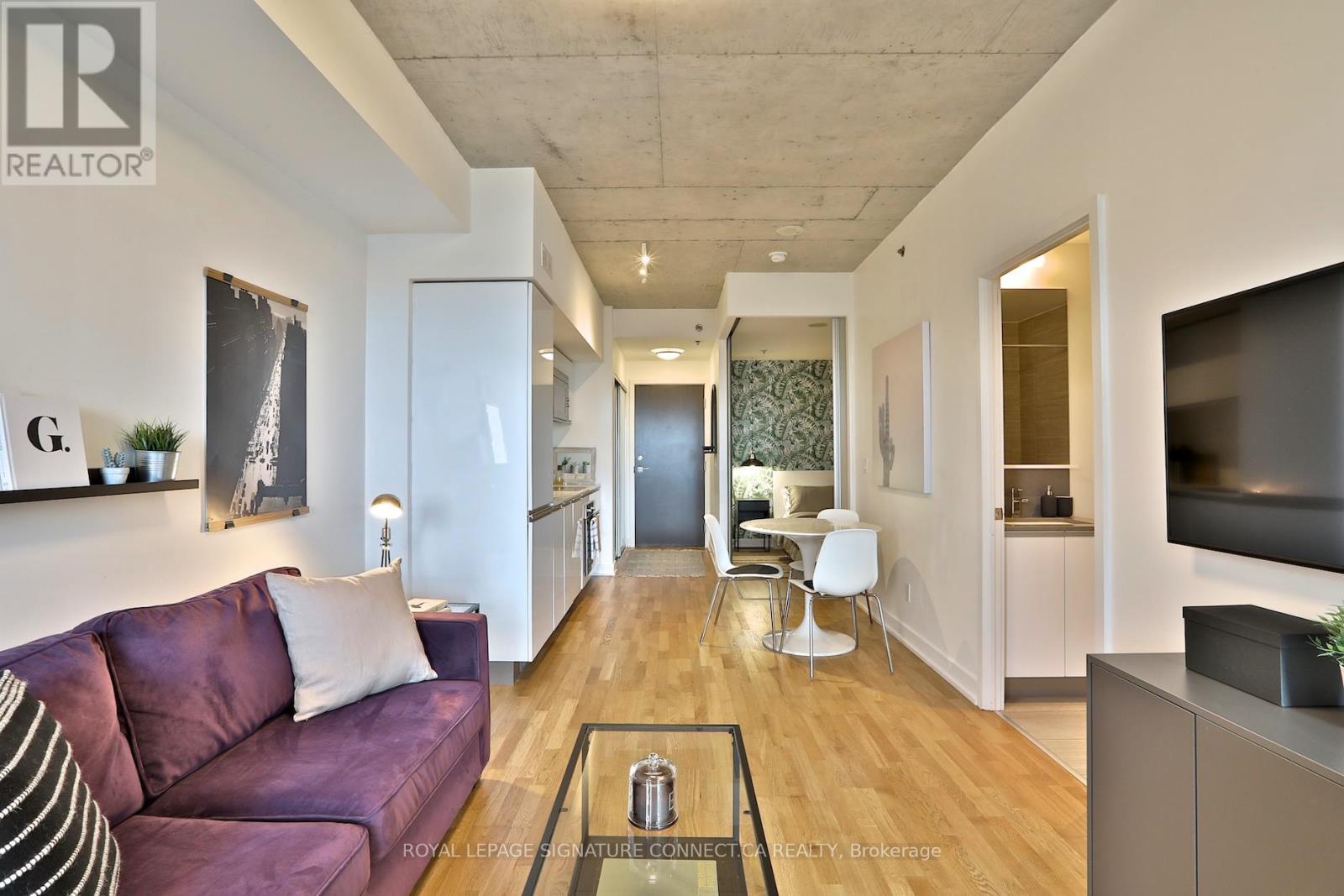 830 - 20 Minowan Miikan Lane, Toronto, ON - Indoor Photo Showing Living Room