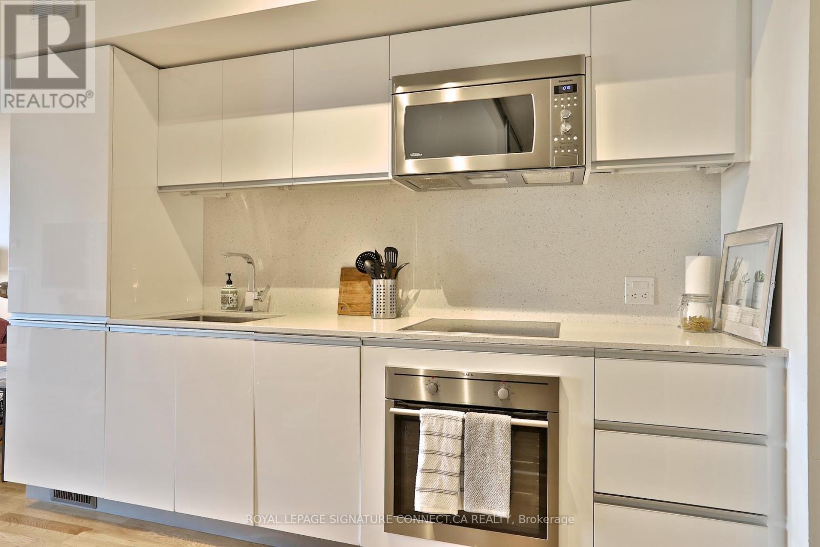 830 - 20 Minowan Miikan Lane, Toronto, ON - Indoor Photo Showing Kitchen