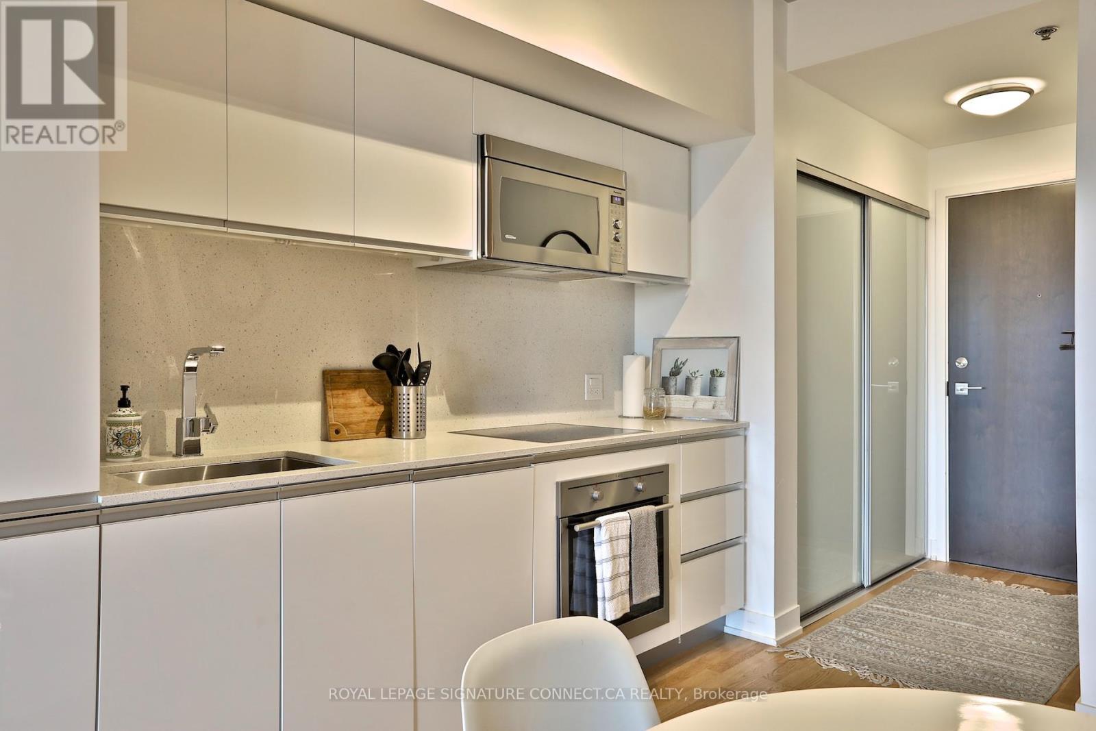 830 - 20 Minowan Miikan Lane, Toronto, ON - Indoor Photo Showing Kitchen