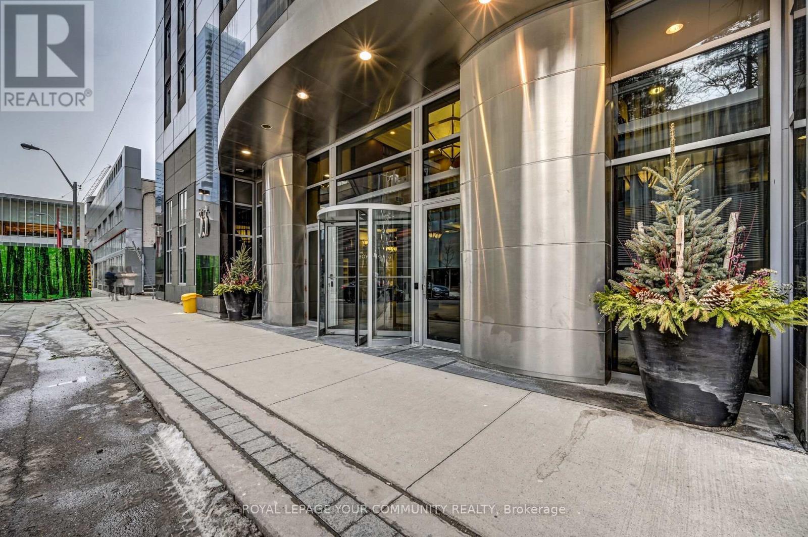 3104 - 35 Balmuto Street, Toronto, ON - Outdoor