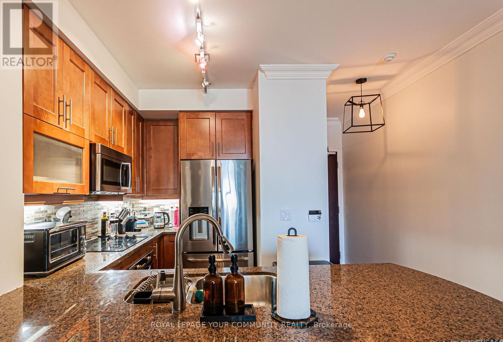 3104 - 35 Balmuto Street, Toronto, ON - Indoor Photo Showing Kitchen With Upgraded Kitchen