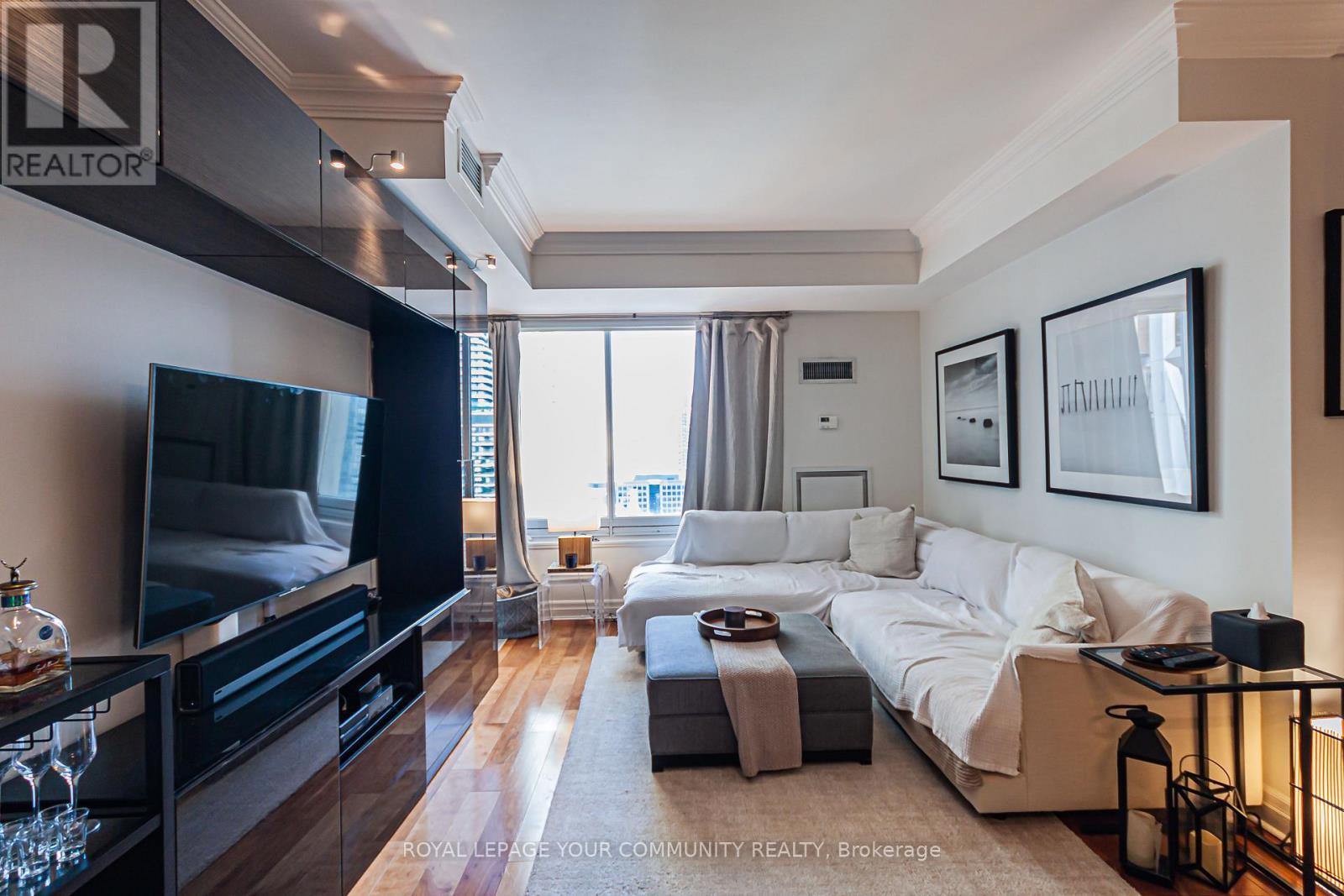 3104 - 35 Balmuto Street, Toronto, ON - Indoor Photo Showing Living Room