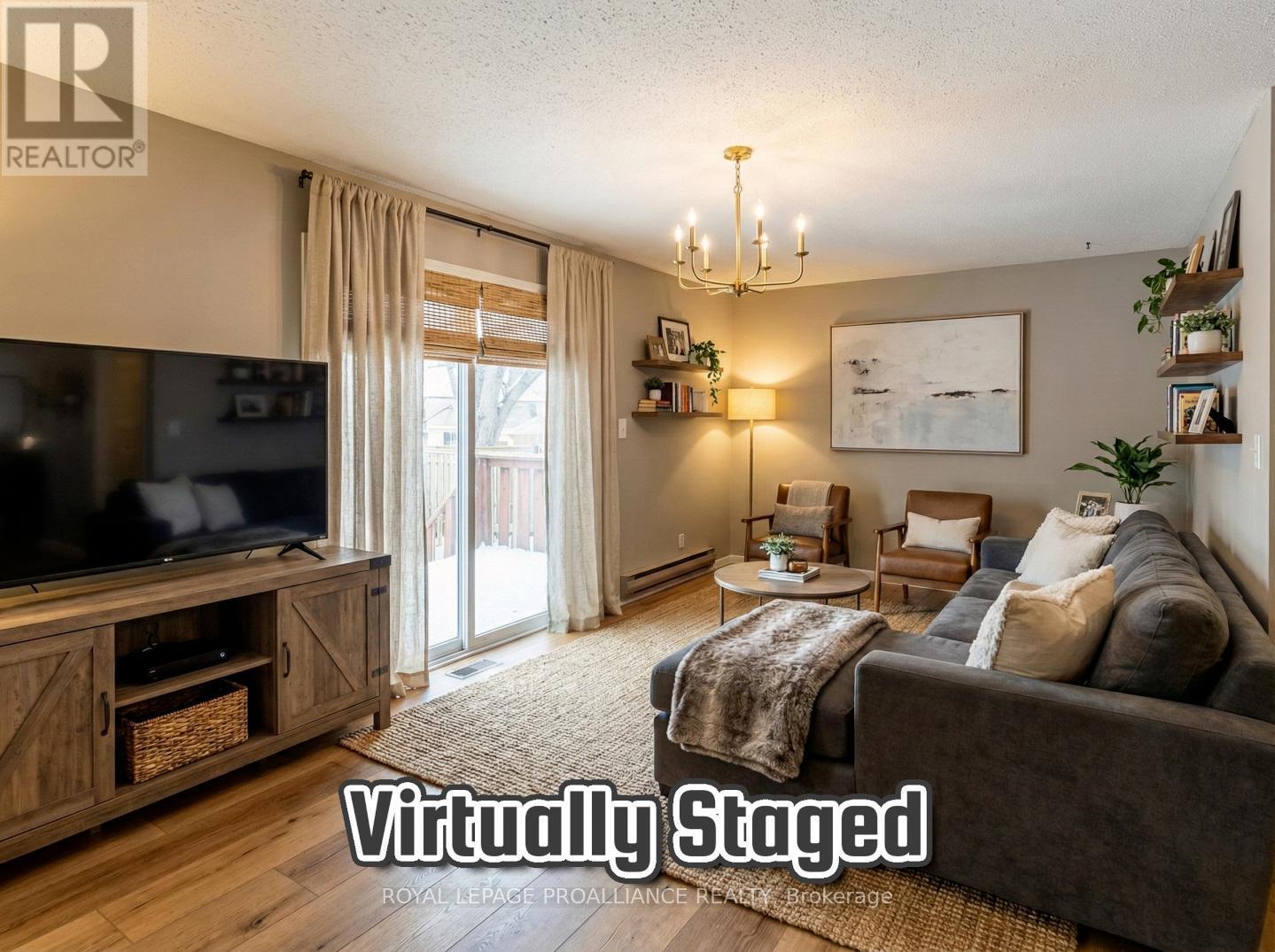 7 - 7 Tiffany Place, Quinte West (Trenton Ward), ON - Indoor Photo Showing Living Room