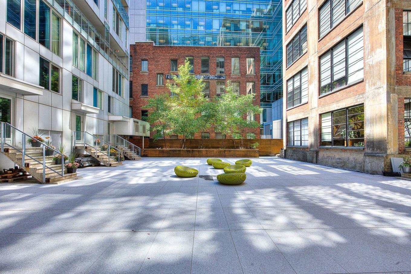 Backyard - 701-445 Av. Viger O., Montréal (Ville-Marie), QC - Outdoor With Facade