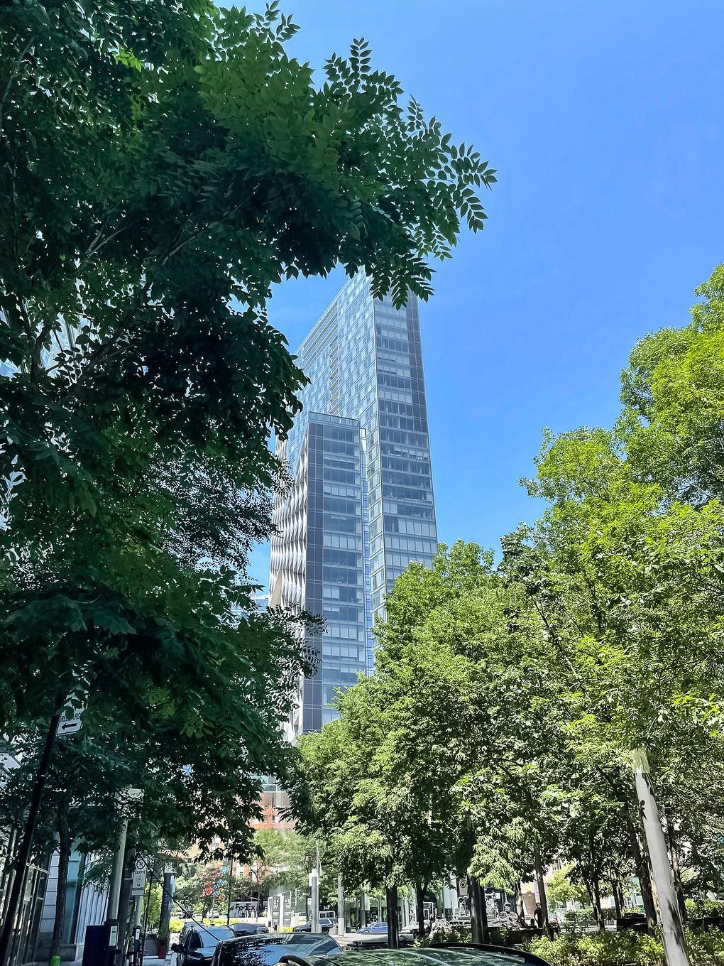 Nearby - 701-445 Av. Viger O., Montréal (Ville-Marie), QC - Outdoor