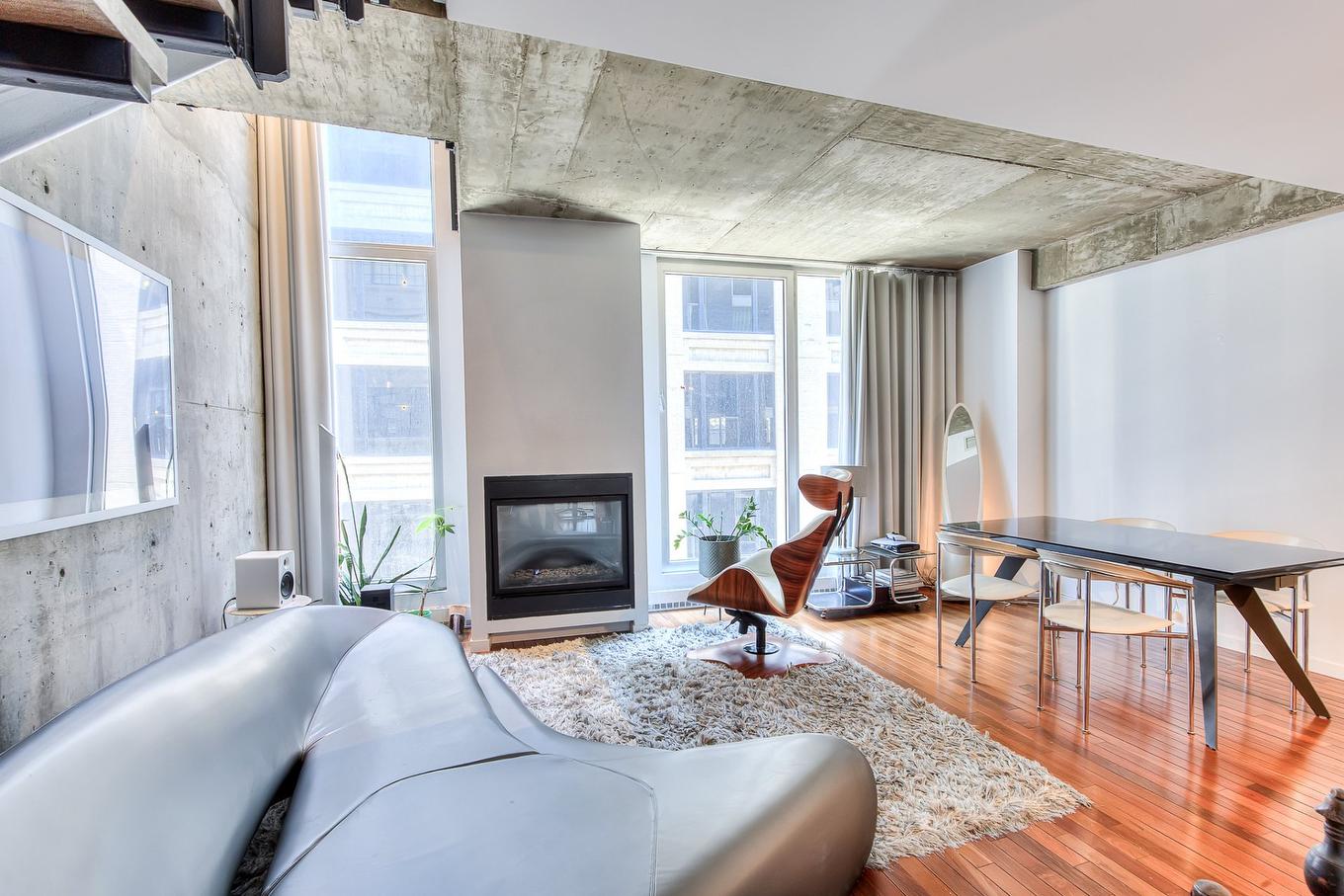 Living room - 701-445 Av. Viger O., Montréal (Ville-Marie), QC - Indoor Photo Showing Living Room With Fireplace