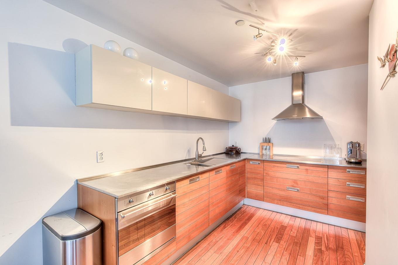 Kitchen - 701-445 Av. Viger O., Montréal (Ville-Marie), QC - Indoor Photo Showing Kitchen