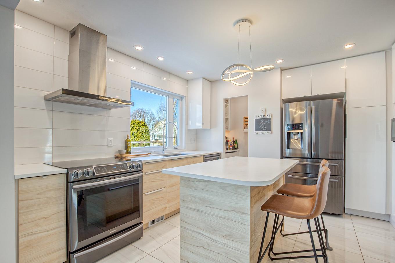 Cuisine - 6 Rue Des Hirondelles, Saint-Jean-Sur-Richelieu, QC - Indoor Photo Showing Kitchen With Upgraded Kitchen
