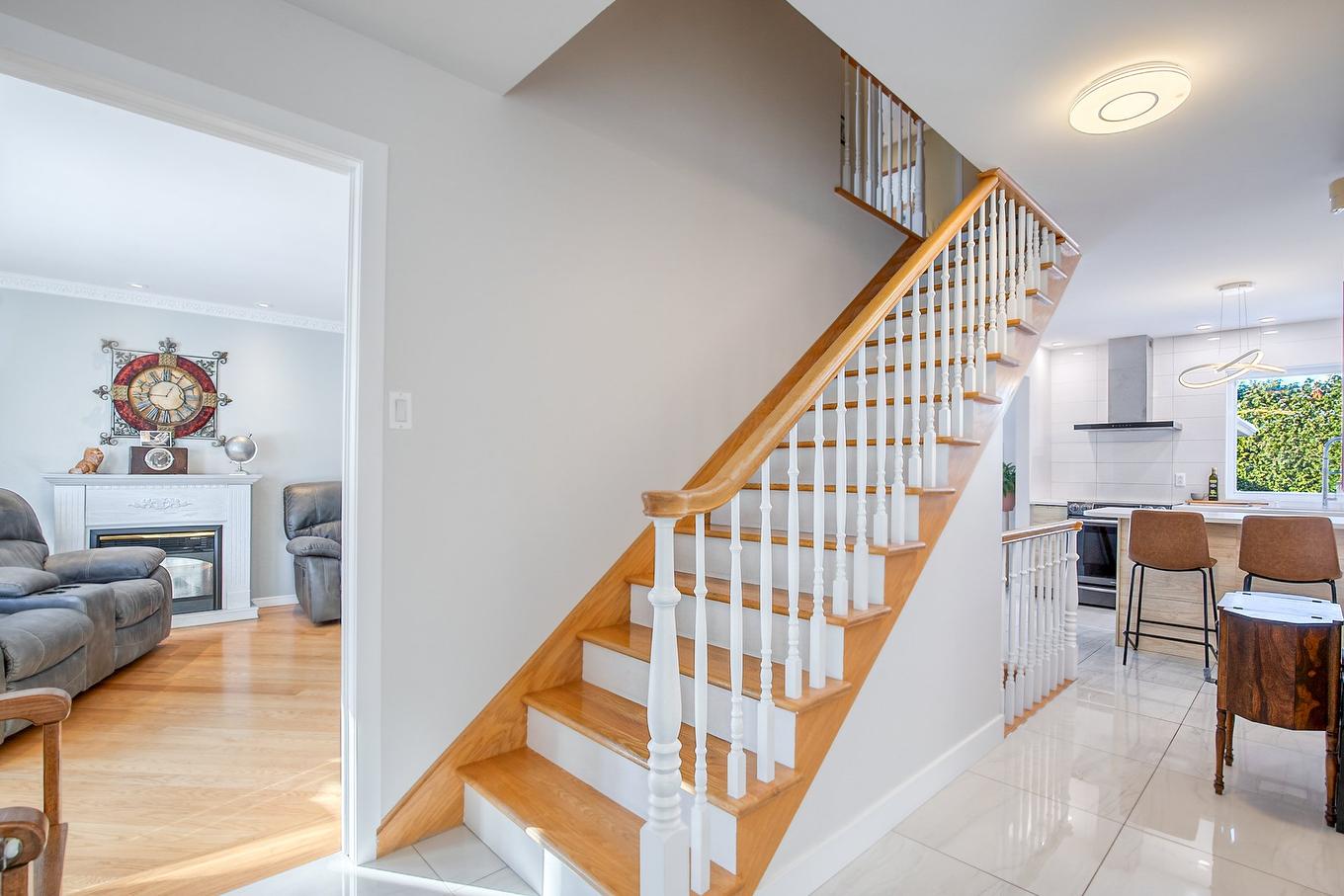 Escalier - 6 Rue Des Hirondelles, Saint-Jean-Sur-Richelieu, QC - Indoor Photo Showing Other Room