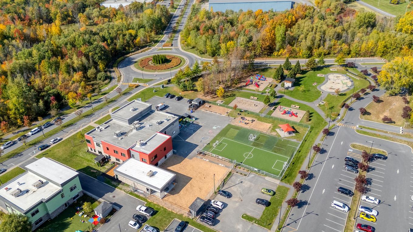 Autre - 6 Rue Des Hirondelles, Saint-Jean-Sur-Richelieu, QC - With View