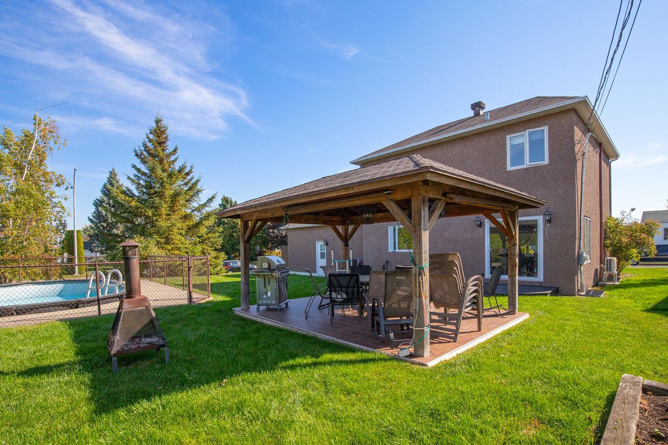 Terrasse - 6 Rue Des Hirondelles, Saint-Jean-Sur-Richelieu, QC - Outdoor