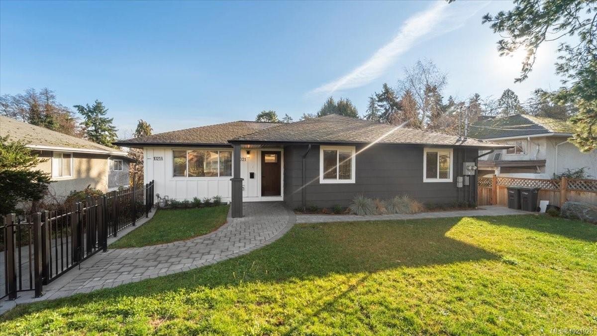 1021 Tillicum Rd, Esquimalt, BC