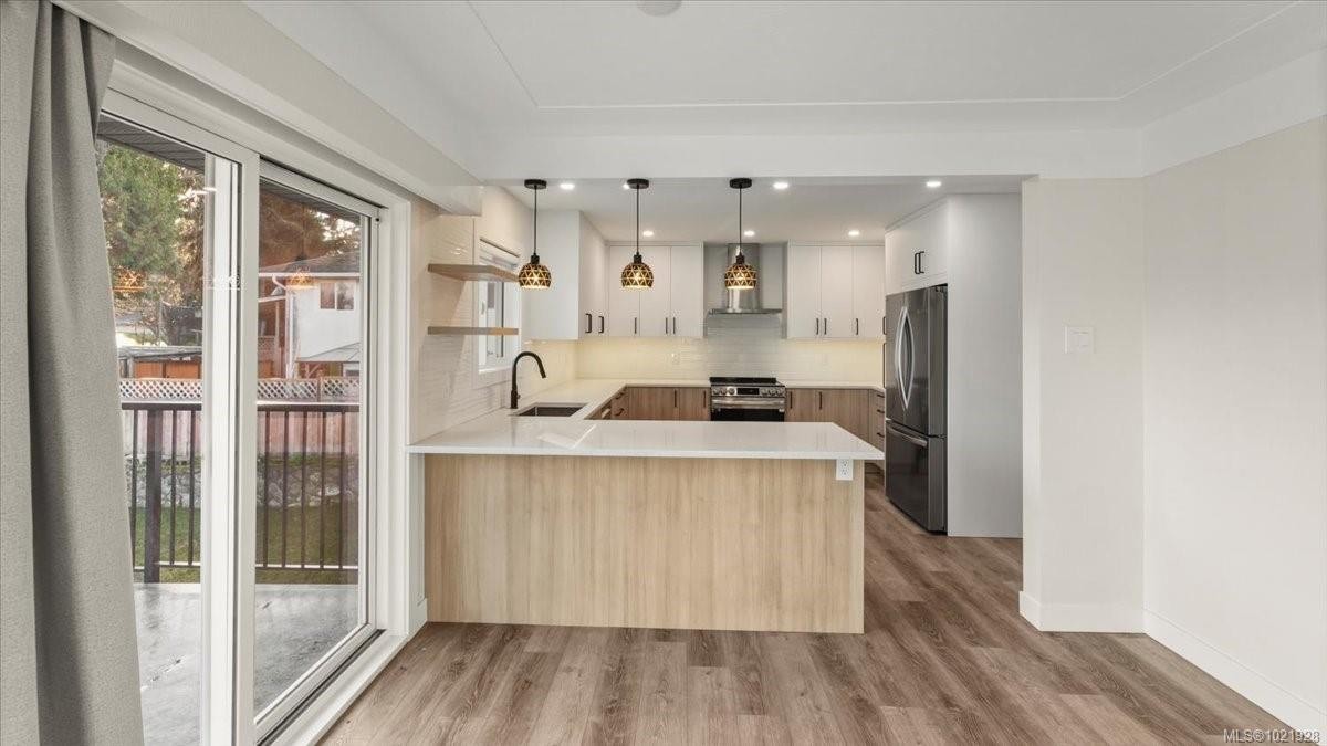 1021 Tillicum Rd, Esquimalt, BC