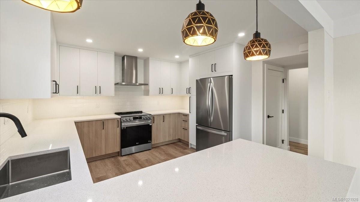 1021 Tillicum Rd, Esquimalt, BC