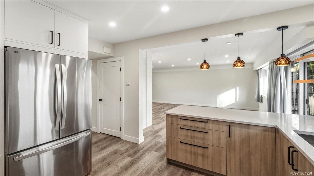 1021 Tillicum Rd, Esquimalt, BC