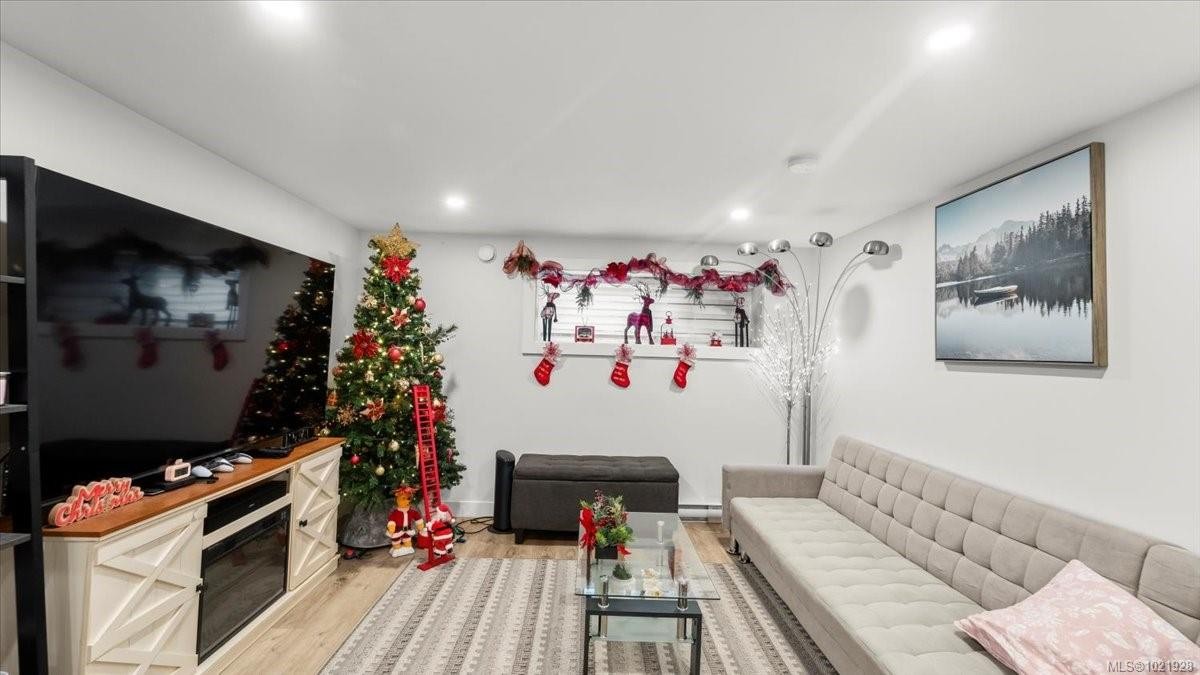 1021 Tillicum Rd, Esquimalt, BC