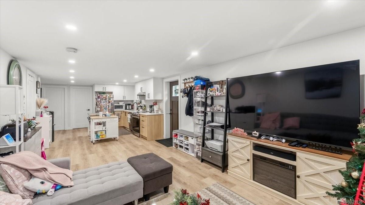 1021 Tillicum Rd, Esquimalt, BC