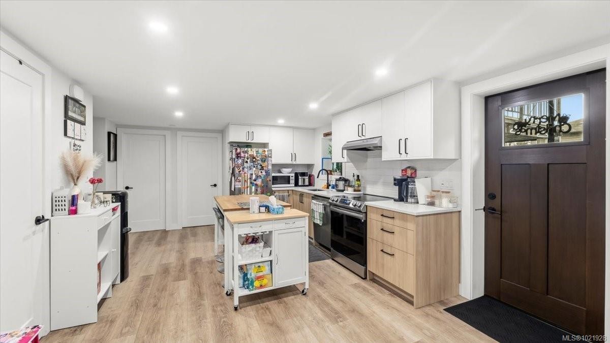 1021 Tillicum Rd, Esquimalt, BC