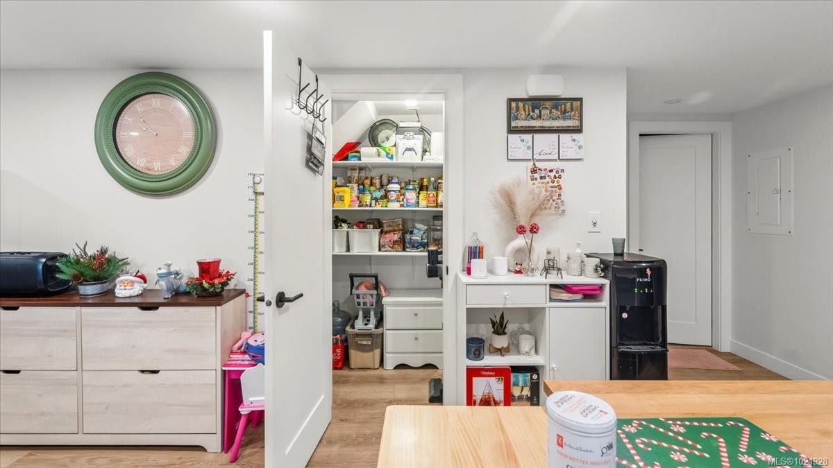 1021 Tillicum Rd, Esquimalt, BC