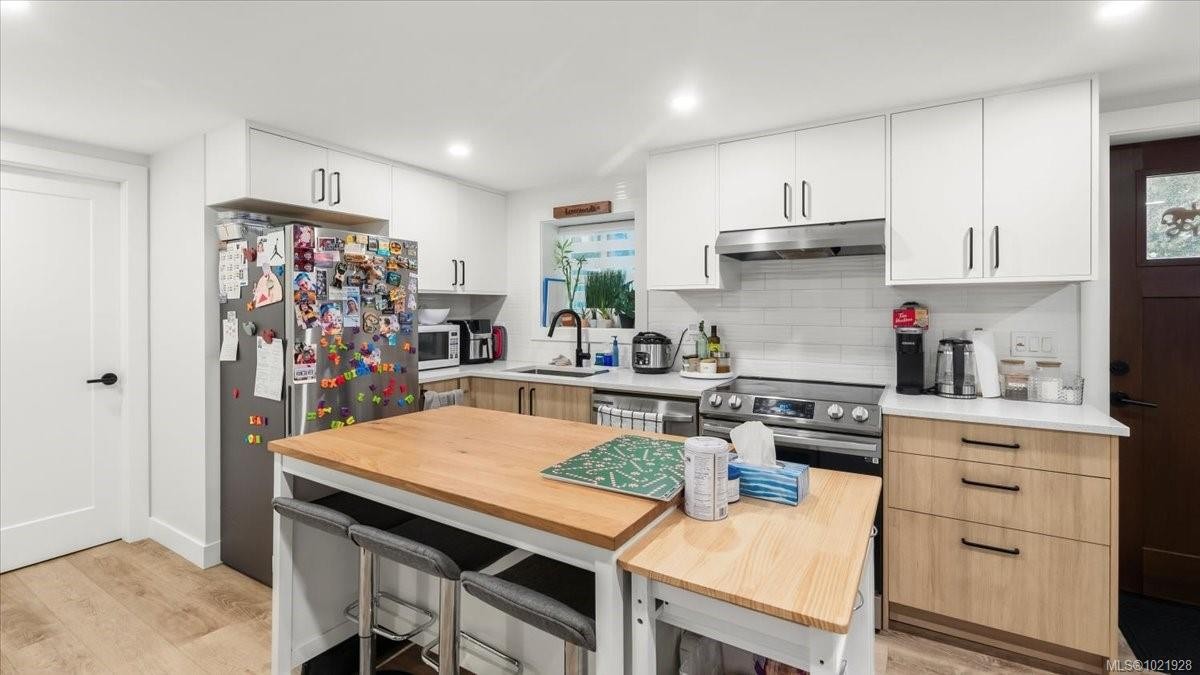 1021 Tillicum Rd, Esquimalt, BC