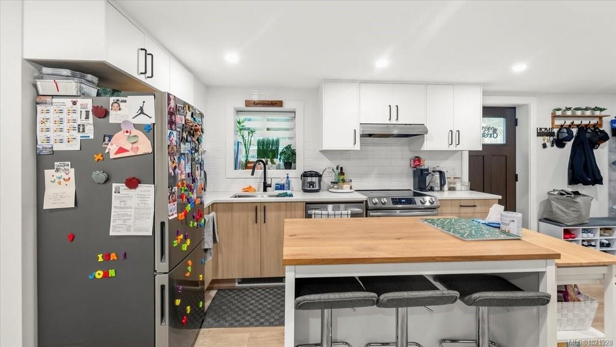 1021 Tillicum Rd, Esquimalt, BC